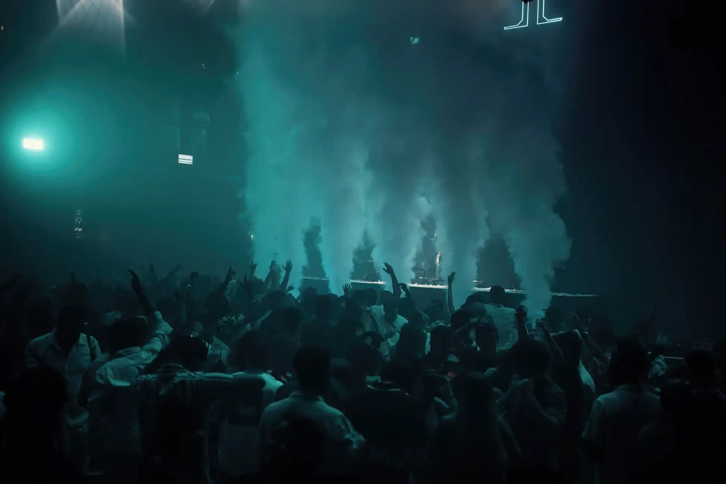 Phuket: Patong VIP Pub Crawl – Bangla Road & Rooftops