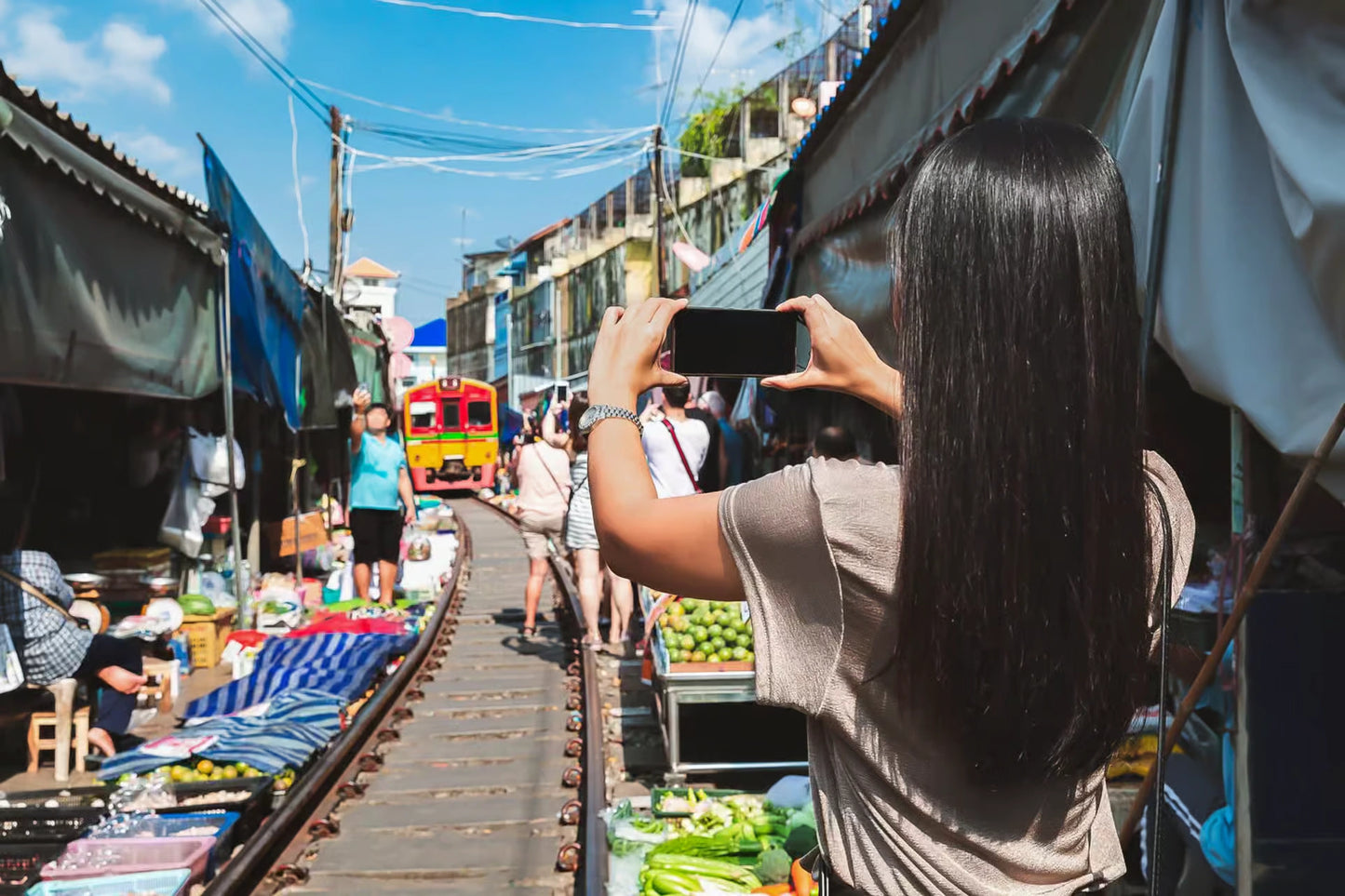Bangkok: Damnoen Saduak Floating Market and Maeklong Railway Street Market