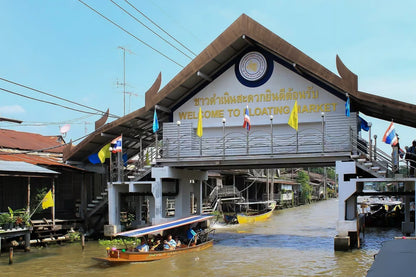 Bangkok: Damnoen Saduak Floating Market and Maeklong Railway Street Market