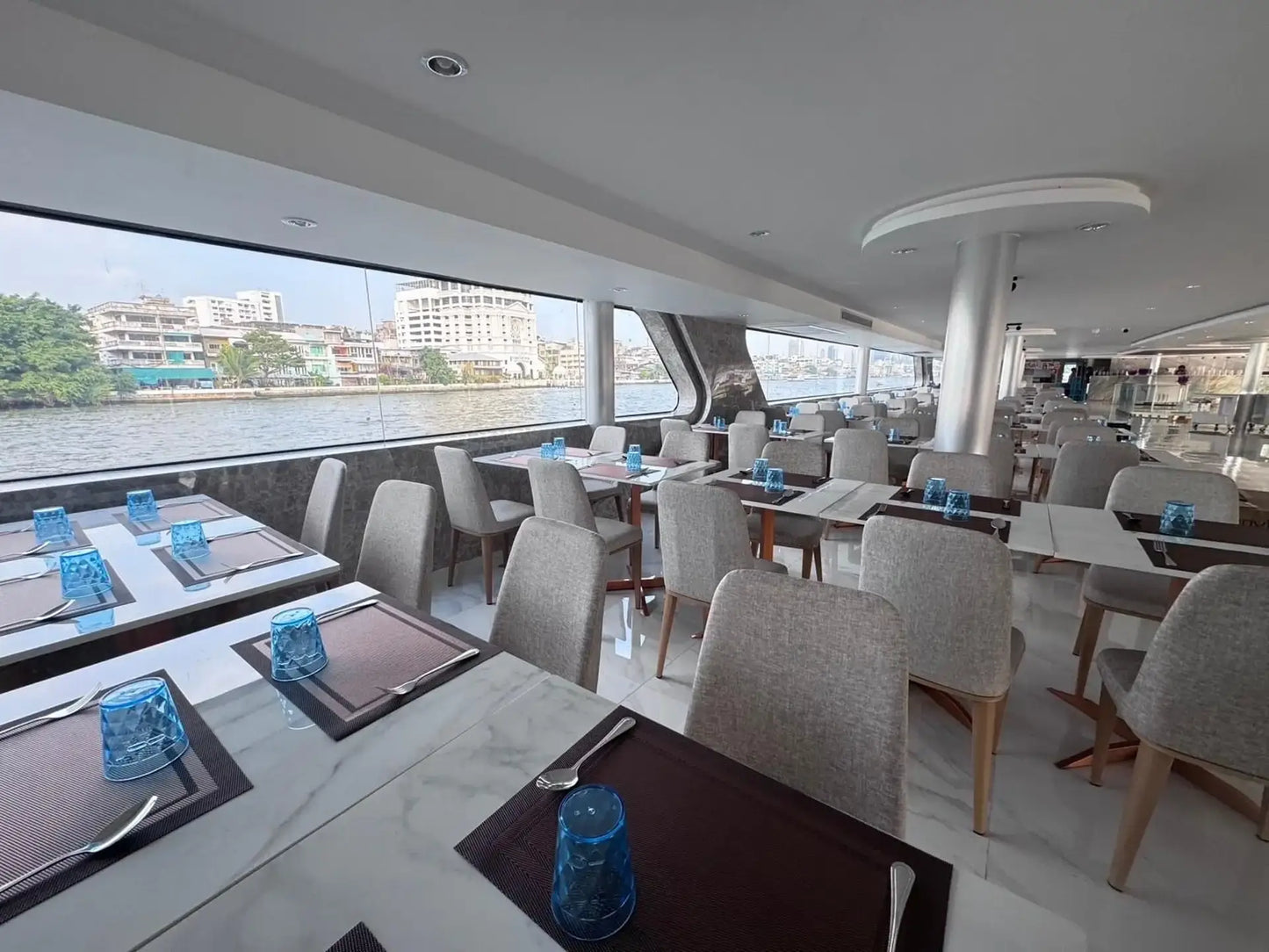 Bangkok: Luxury Cruise on Chao Phraya River w/ Free Flow Beer & Wine (The Luxury White Cruise)