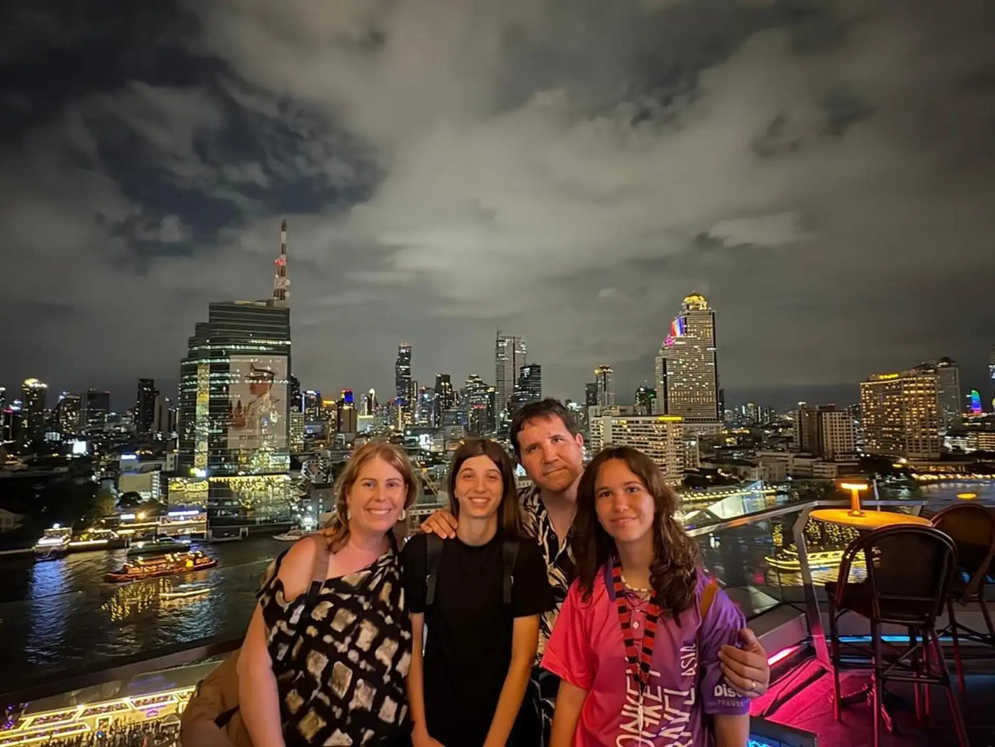 Bangkok: Luxury Cruise on Chao Phraya River w/ Free Flow Beer & Wine (The Luxury White Cruise)