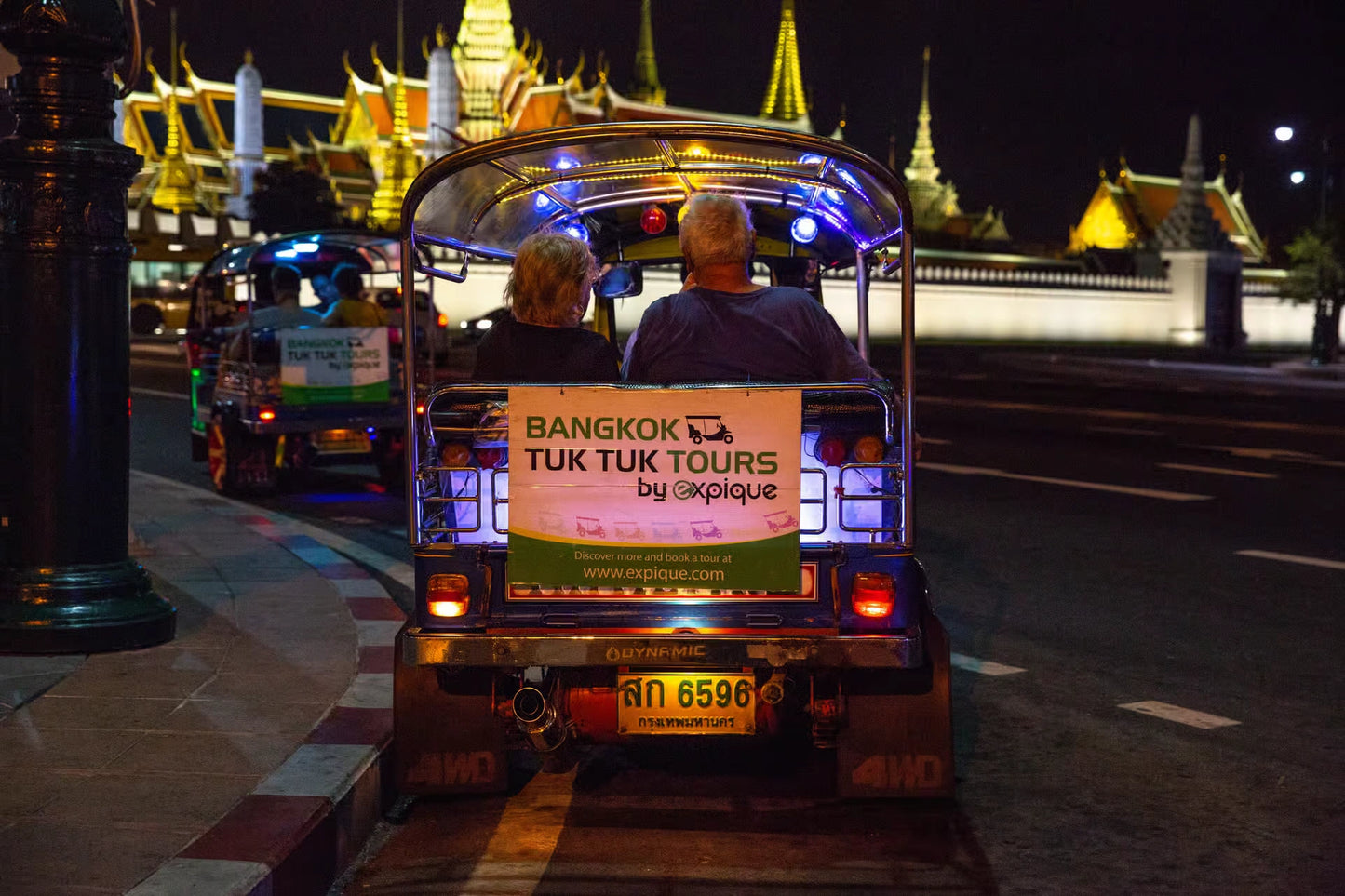 Bangkok: Tuk-Tuk Night Tour to Markets, Temples & Street Food