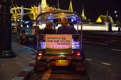 Bangkok: Tuk-Tuk Night Tour to Markets, Temples & Street Food