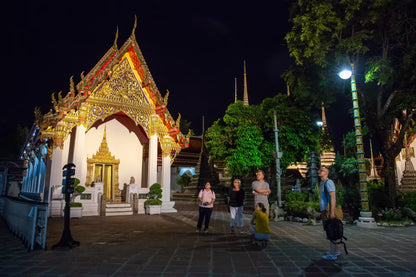 Bangkok: Tuk-Tuk Night Tour to Markets, Temples & Street Food