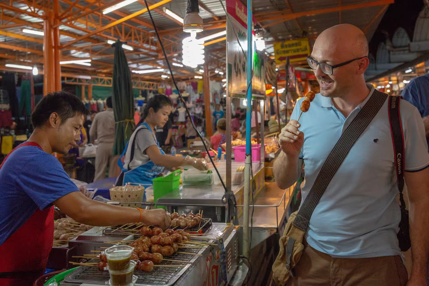 Bangkok: Tuk-Tuk Night Tour to Markets, Temples & Street Food
