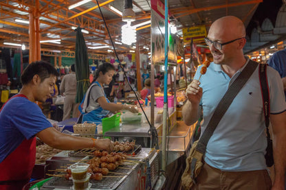 Bangkok: Tuk-Tuk Night Tour to Markets, Temples & Street Food