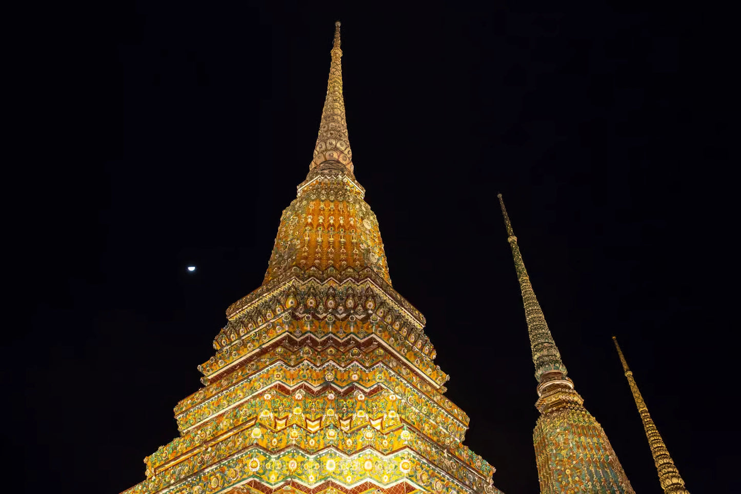 Bangkok: Tuk-Tuk Night Tour to Markets, Temples & Street Food