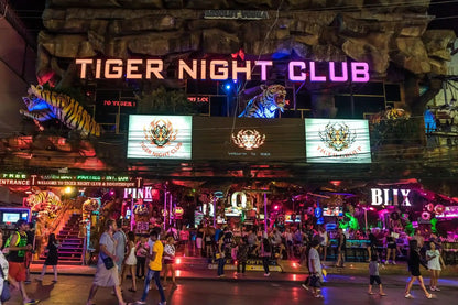 Phuket: Patong VIP Pub Crawl – Bangla Road & Rooftops
