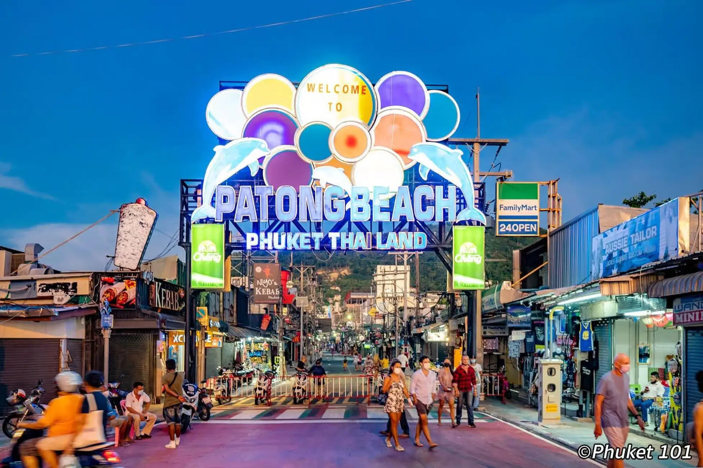 Phuket: Patong VIP Pub Crawl – Bangla Road & Rooftops