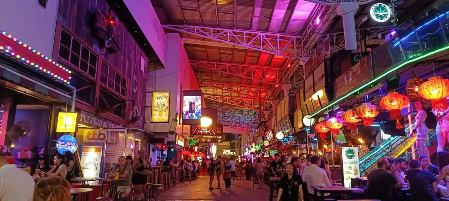 Phuket: Patong VIP Pub Crawl – Bangla Road & Rooftops