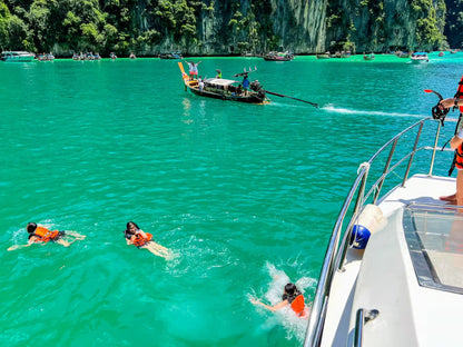 Phuket: Maya Bay, Phi Phi, & Bamboo Island + Snorkeling & Lunch Buffet
